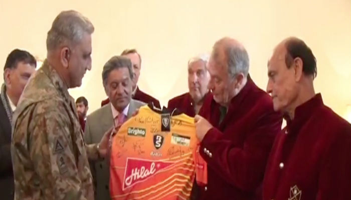 COAS meets international hockey players