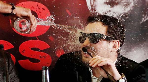 Amir Khan's water stunt makes a splash