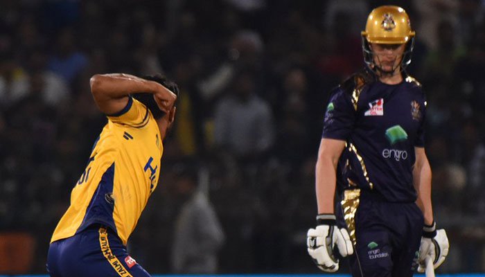 Anwar's last-over heroics in vain as Peshawar eliminate Quetta