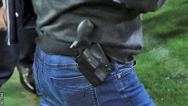 PAOK Salonika president invades pitch with gun