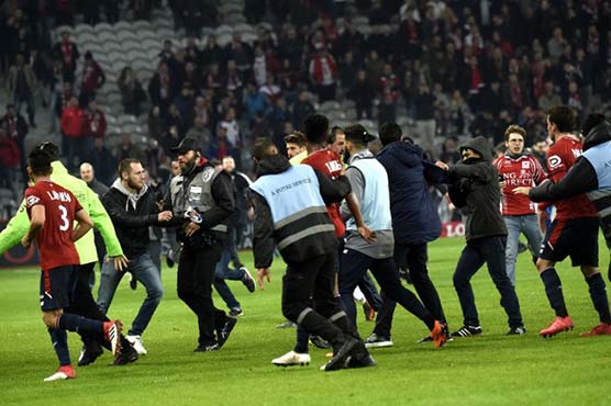 Angry Lille fans invade pitch, try to attack players