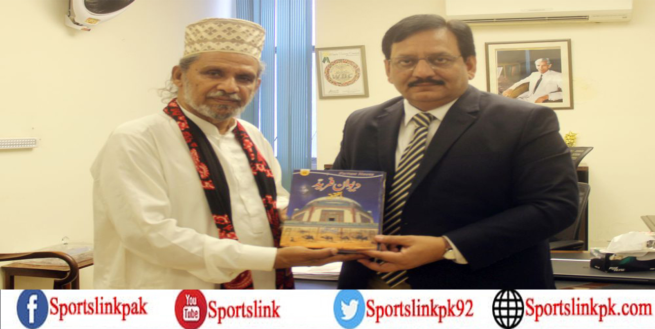 Famous researcher, scholar and author Mujahid Jatoi presents his book ‘Diwan-e-Fareed’ to DG Sports Punjab Adnan Arshad Aulakh