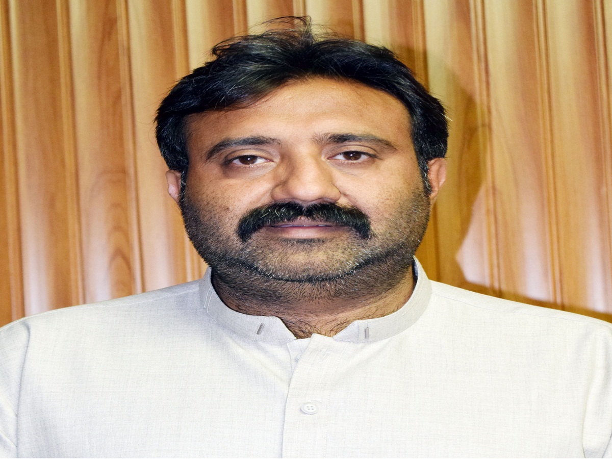 General Secretary Punjab Chess Association Raja Gohar Iqbal thanks Punjab Minister for Sports and Youth Affairs Rai Taimoor Khan Bhatti for organizing Punjab Mind Sports Masters in such a successful manner