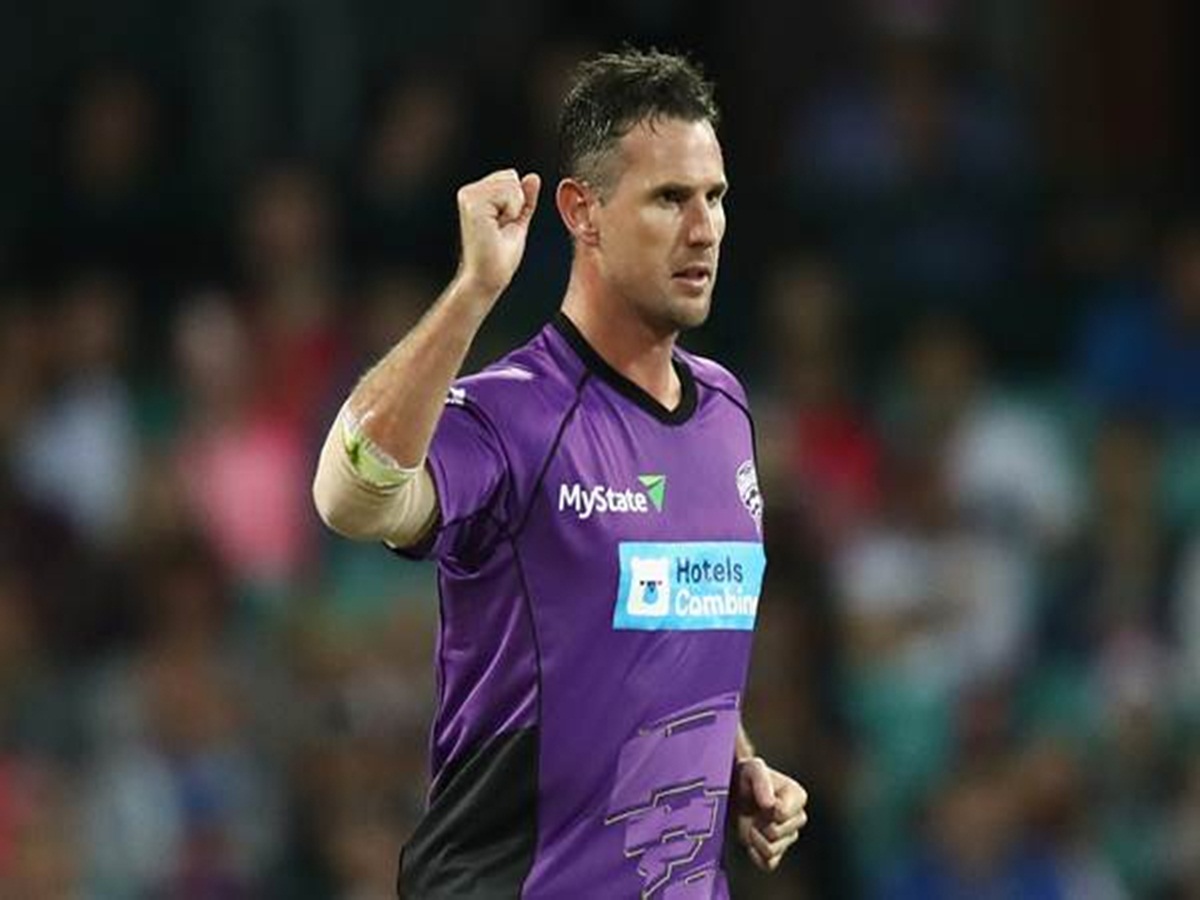 Shaun Tait speaks to media