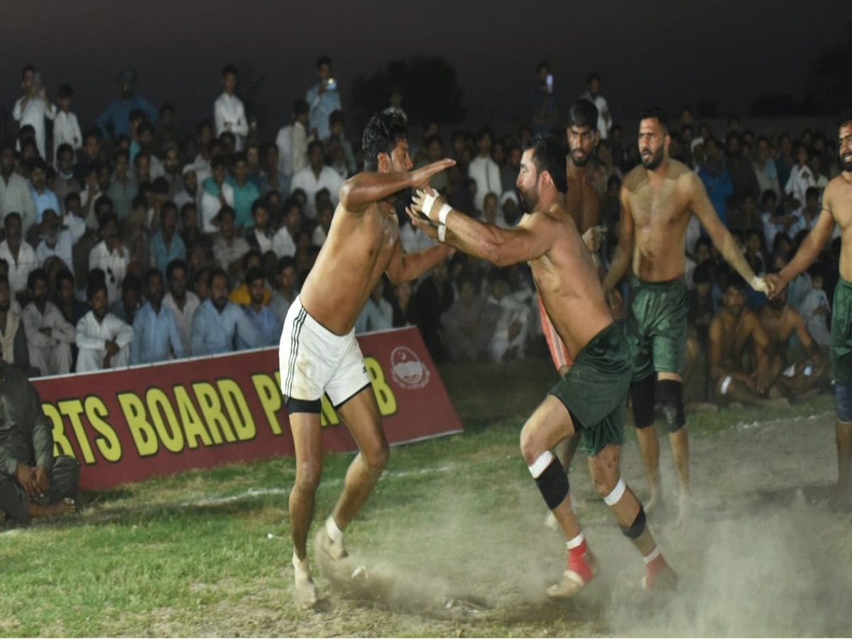 Irfan Mana’s team Pakistan White defeat Shafiq Chishti’s Pakistan Green by 41-39 in Kabaddi Taakra Tehsil Jhang edge out Shorkot team by 37-35 in the final of Jhang Kabaddi Festival