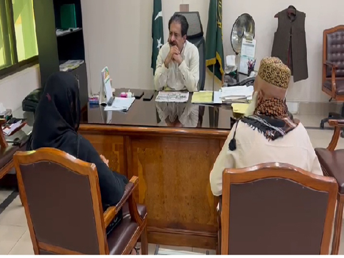 Top female athlete of the country Sahib-e-Isra called on Secretary Sports and Youth Affairs Punjab Asadullah Faiz