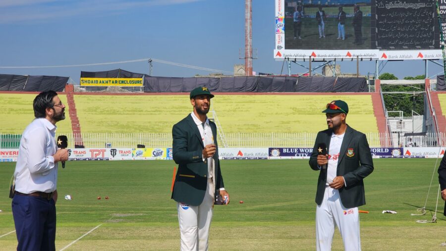 Pakistan team piled on 274 runs in the first innings of the second test against Bangladesh.