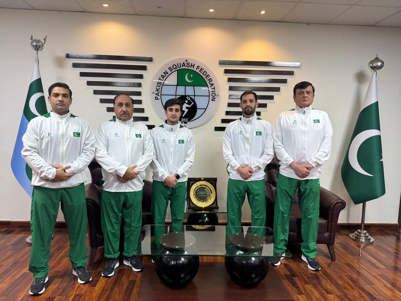 Pakistan Squash Senior Team Lands in Hong Kong