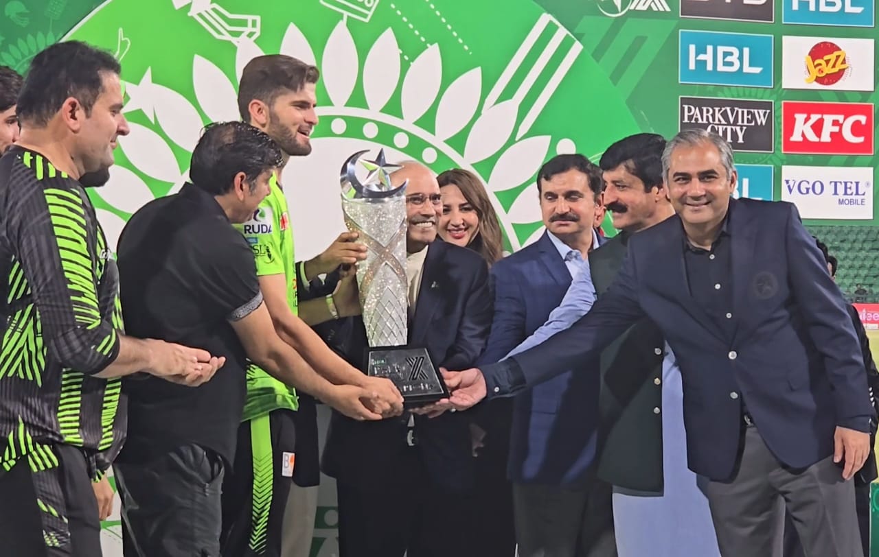 Quetta Gladiators defeated; Lahore Qalandars became champions of PSL 10.