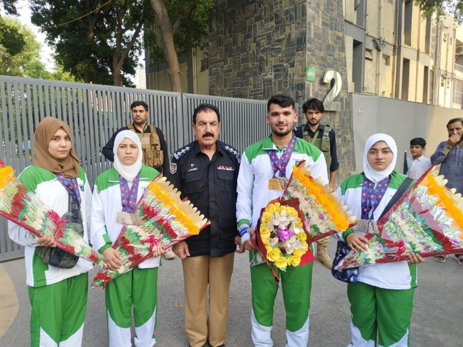 Pakistan Global Taekwondo Team Receives Hero’s Welcome at Peshawar Airport