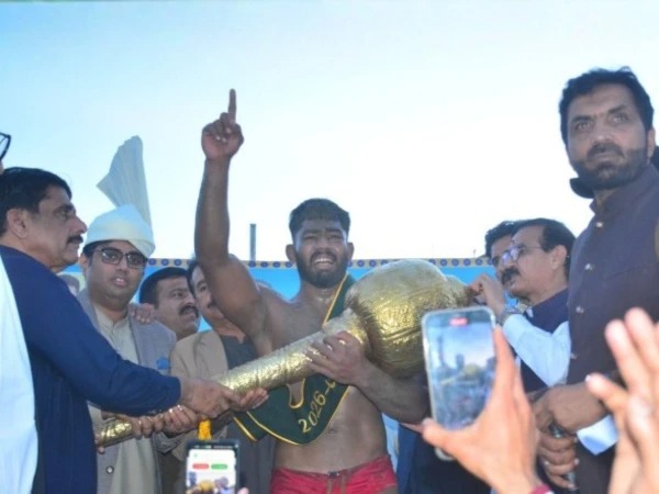 Gulzar "Gullu" Butt clinches Rustam-e-Pakistan title in Faisalabad