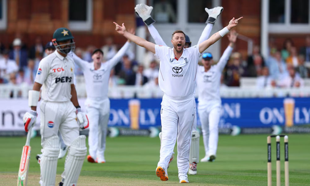 England crush Pakistan by 194 runs for series win